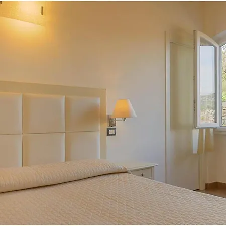 Seaview & Pool Retreat Ii Poggio Apartment