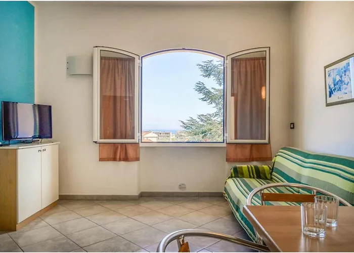 Seaview & Pool Retreat Ii Poggio Apartment *