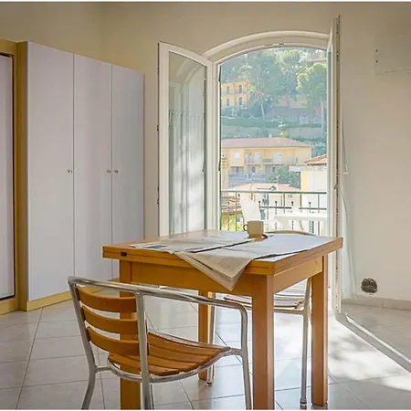 Seaview & Pool Retreat Ii Poggio 아파트