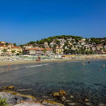 아파트 Seaview & Pool Retreat Ii Poggio Marina dʼAndora