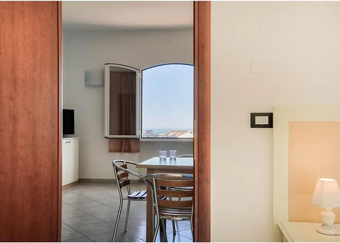 Seaview & Pool Retreat Ii Poggio