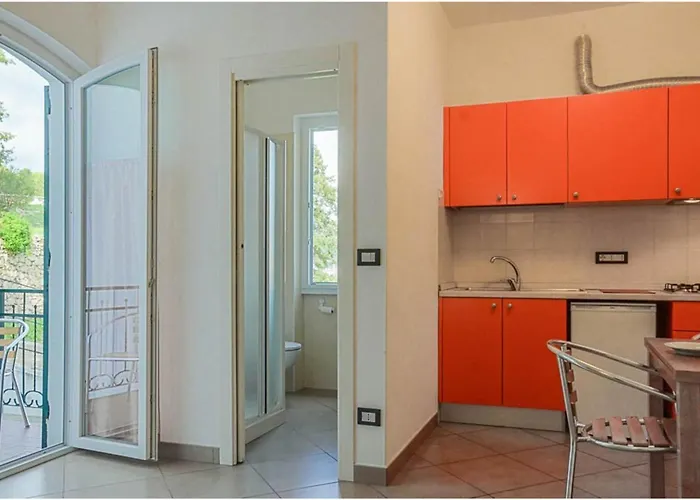 Seaview & Pool Retreat Ii Poggio