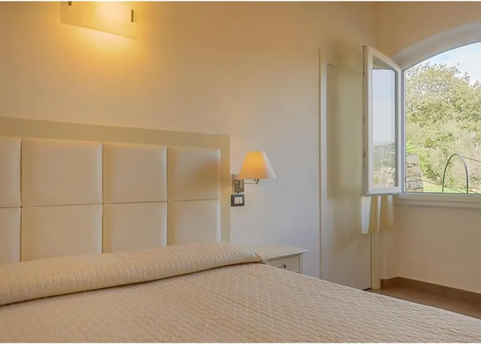 Seaview & Pool Retreat Ii Poggio 아파트