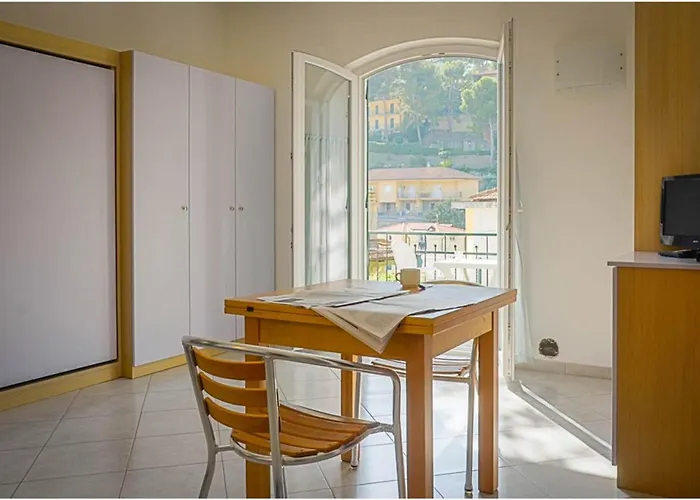 Seaview & Pool Retreat Ii Poggio 아파트