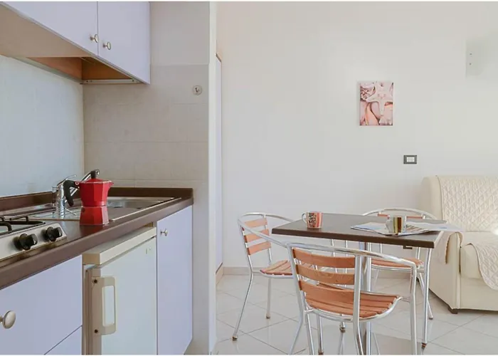 Seaview & Pool Retreat Ii Poggio 아파트