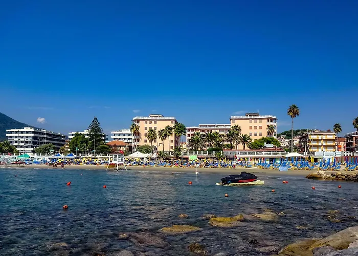 Seaview & Pool Retreat Ii Poggio 아파트